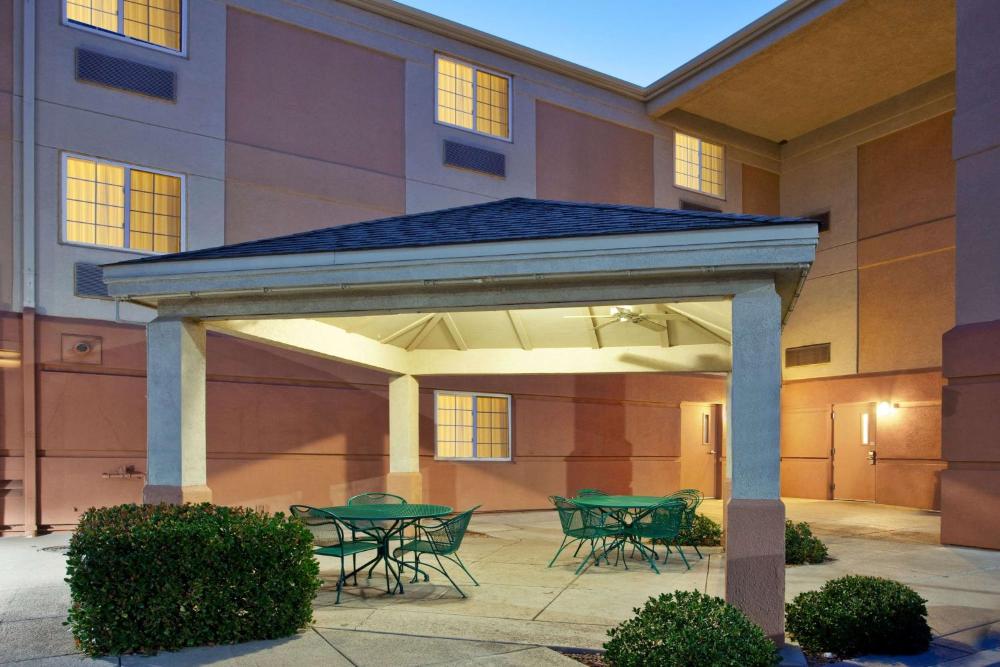 Sonesta Simply Suites Albuquerque Midtown