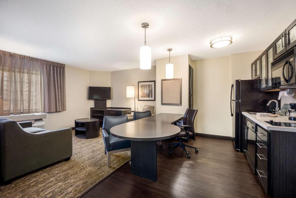 Queen Studio Suite interior